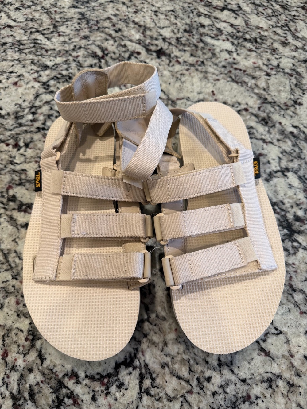 Teva NWOT platform Mevia Light Beige Multi-Strap Outdoor Sandals sz 8